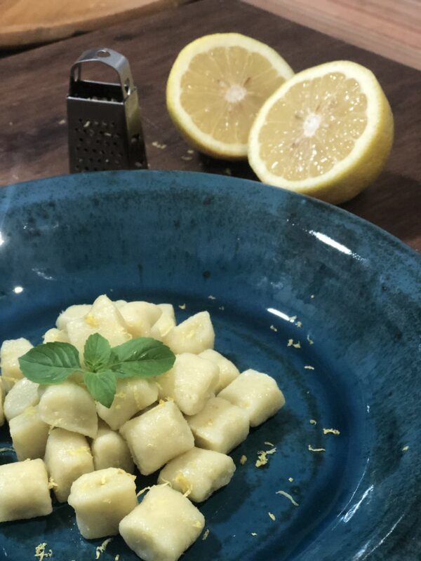 Gnocchi de Batata Doce com Raspas de Limão Siciliano