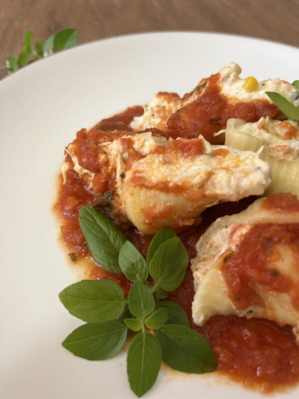 Conchiglione de Frango Cremoso ao Molho Sugo