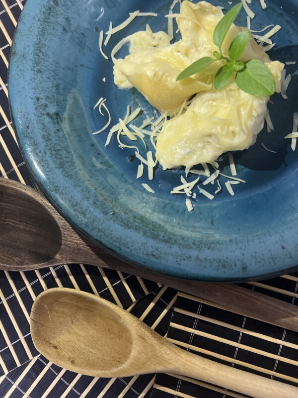 Conchiglione de 4 Queijos ao Molho Branco